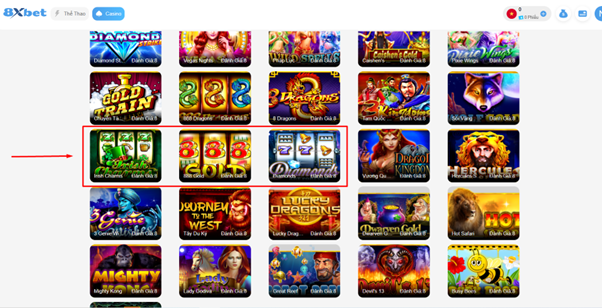 Máy đánh bạc Pachinko trong sảnh chơi của slot game.